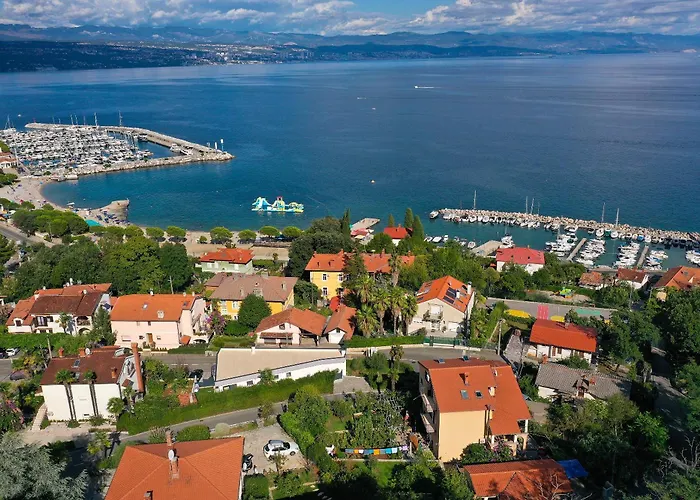 Amelie オパティヤ